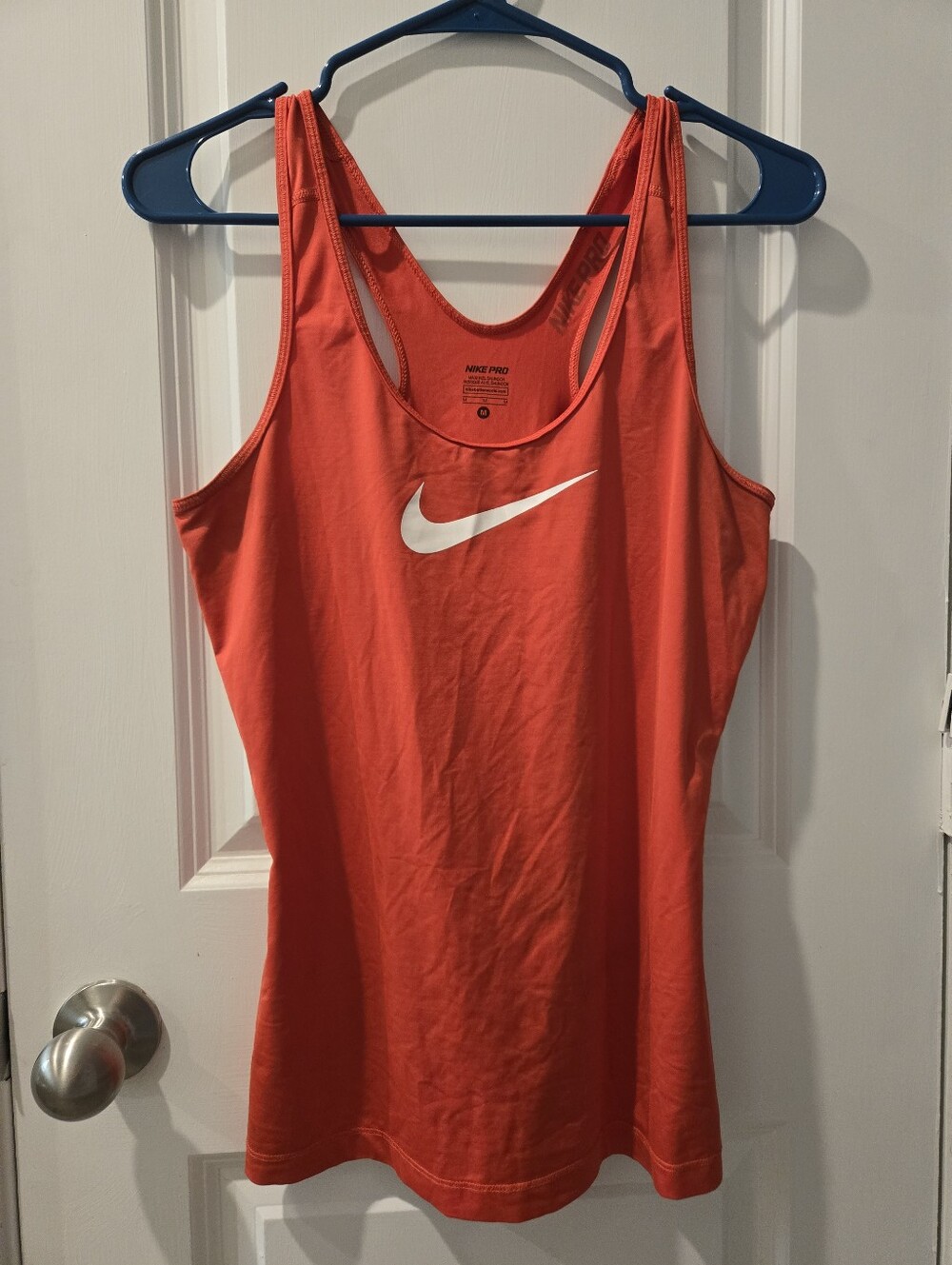 Nike Red Racerback Scoop Neck Sleeveless Athletic Tank Top. Medium.
